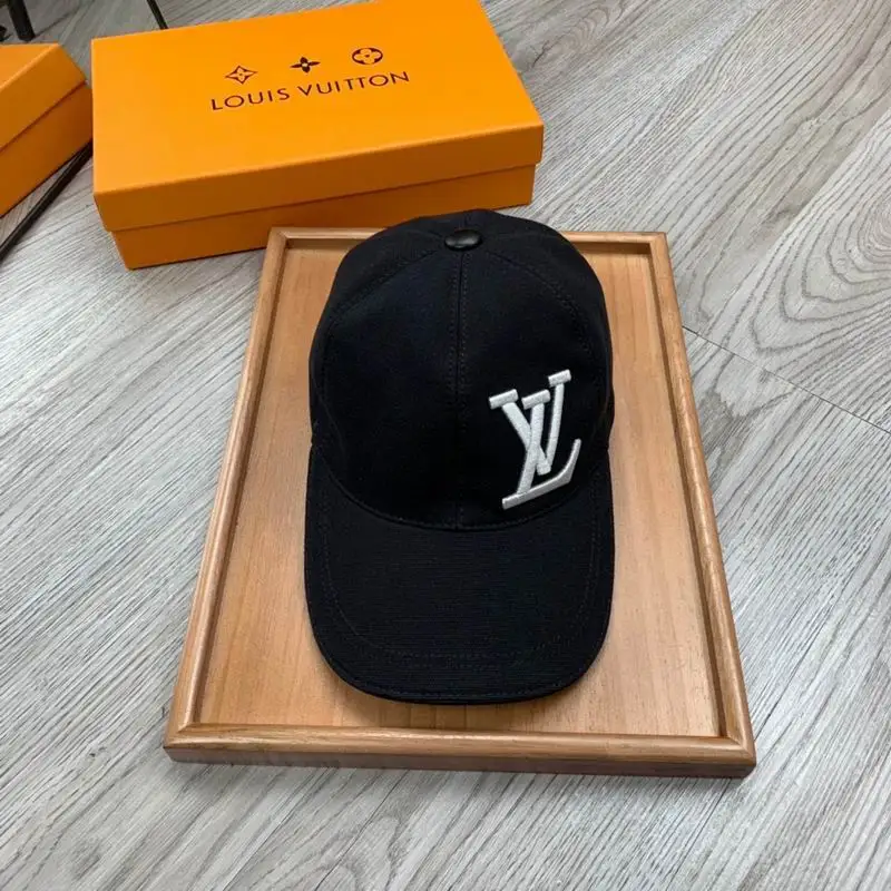 LV Cap 77 (2)